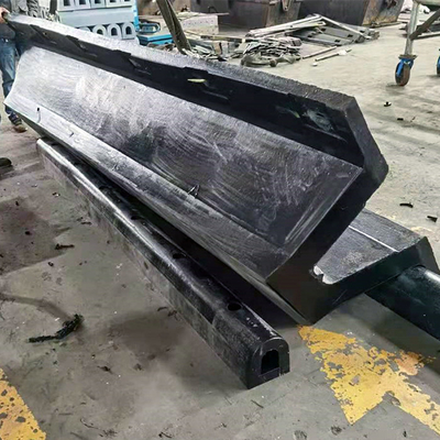 گلگیر V300*1000L لاستیک طبیعی سیاه و سفید نوع V برای بندر اسکله