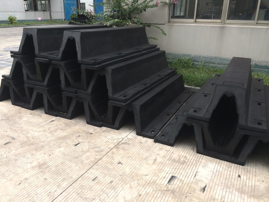 سفارشی V شکل بندرگاه لاستیکی گلگیرهای قایق سیستم OEM برای کشتی / دریایی